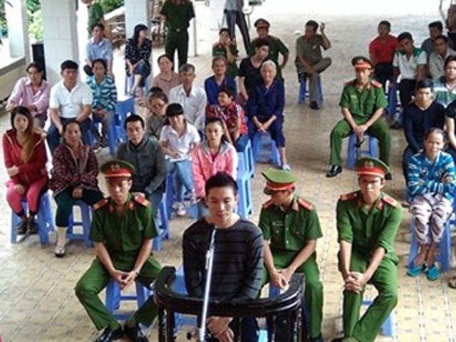 Pháp luật - 19 năm tù cho kẻ liên tục vào bệnh viện truy sát người