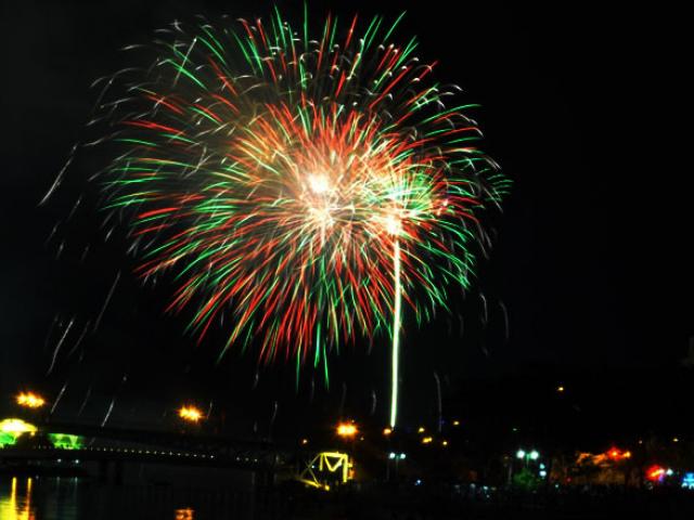 Tin tức trong ngày - TP.HCM: Bắn pháo hoa nghệ thuật tầm cao mừng Tết Độc lập