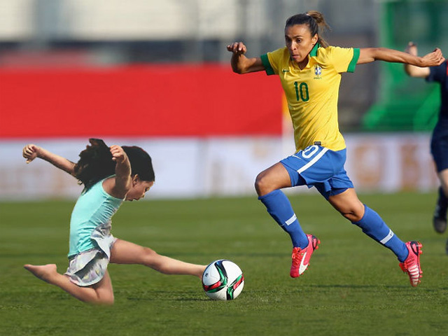 Tranh vui - Bé gái 5 tuổi rong ruổi khắp hành tinh