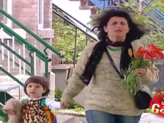 Video Clip Cười - Clip hài: Bỗng chốc biến thành kẻ "trộm hoa"