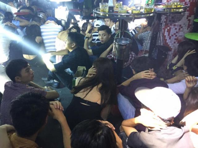 Pháp luật - Vụ Bộ Công an đột kích quán bar: Bắt chủ quán