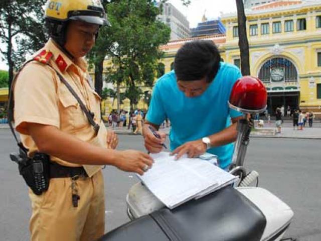 Tin tức trong ngày - TP.HCM: CSGT hóa trang xử lý “ma men” gần quán nhậu