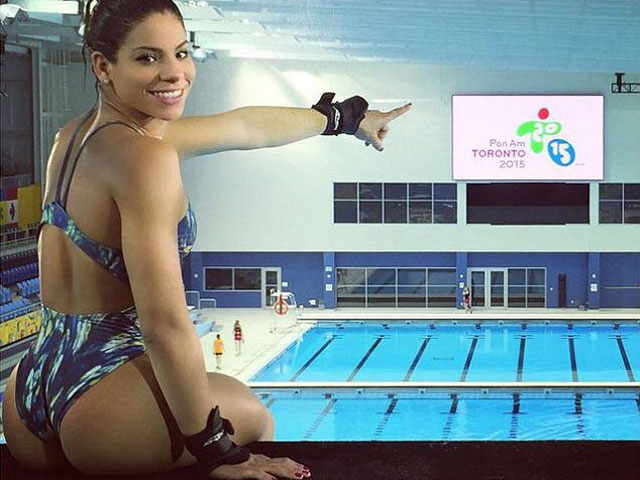 Thể thao - Sự cố có một không hai của nữ VĐV nóng bỏng Brazil