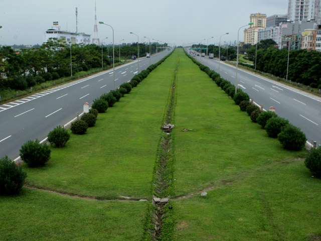 Tin tức trong ngày - Những con đường có phí "cắt cỏ" hàng chục tỷ đồng ở Thủ đô
