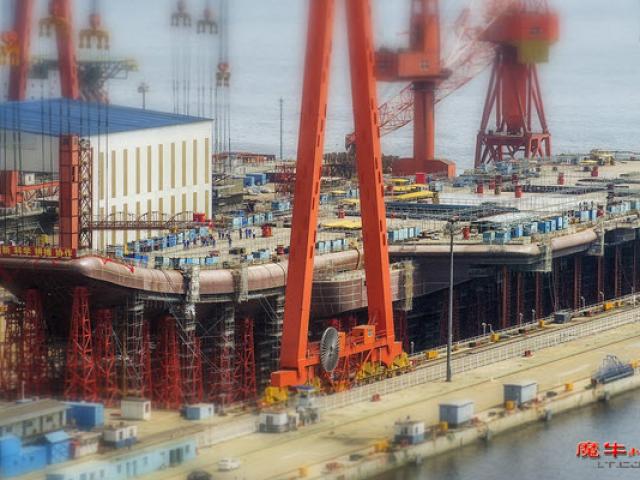 Thế giới - TQ sắp hoàn thành tàu sân bay tự sản xuất đầu tiên