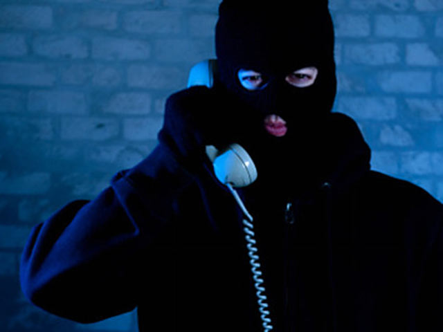 Pháp luật - Mất hơn 2,2 tỉ đồng sau cuộc điện thoại hù dọa