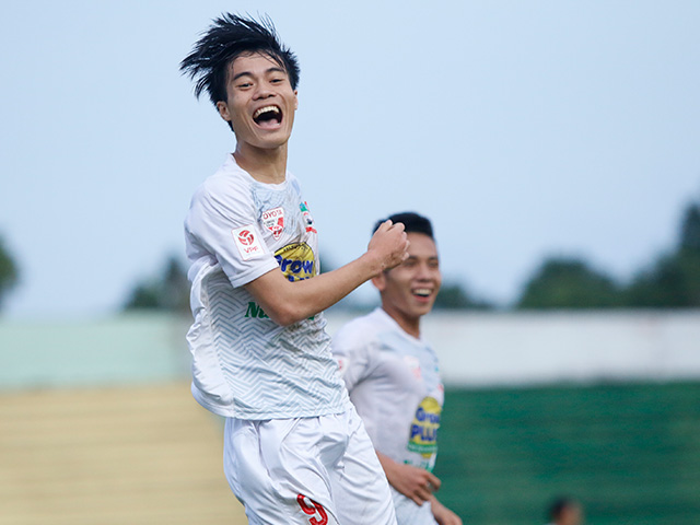 Bóng đá - Tiền đạo Văn Toàn: Thức giấc sau 1600 phút “tịt ngòi”