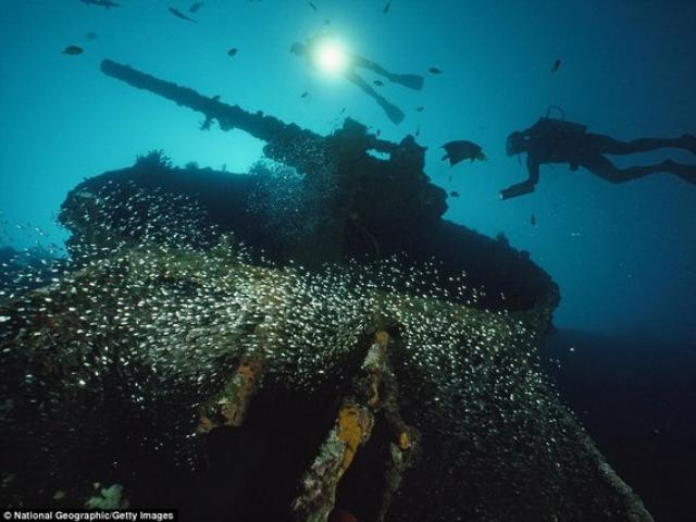 Thế giới - Khám phá tàu chiến Mỹ 13.000 tấn chìm sâu dưới biển