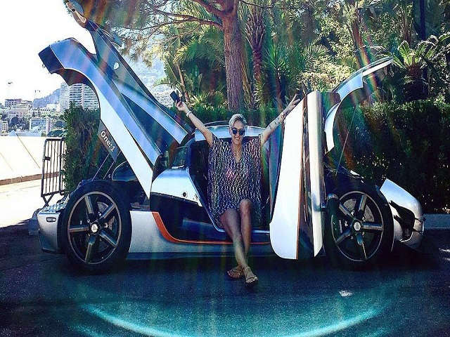 Tin tức ô tô - Tay đua nữ "sexy" điều khiển siêu xe Koenigsegg One:1