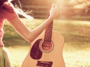 Thơ tình: Em sợ mùa thu qua mau