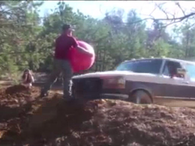 Video Clip Cười - Clip hài: Thích thể hiện sẽ được vào... "viện"