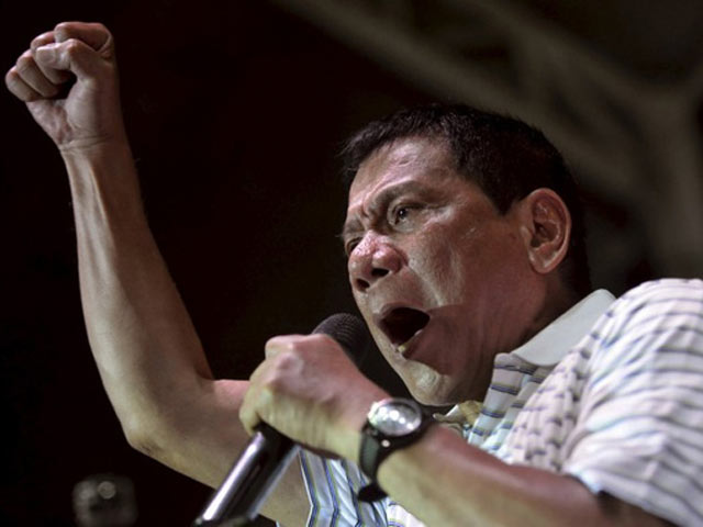 Thế giới - Họp báo nửa đêm, ông Duterte "đuổi" hết "người cũ"