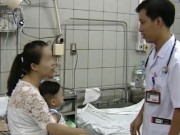 Nhầm lẫn, mẹ bơm cả xi-lanh cồn 90 độ vào mũi con