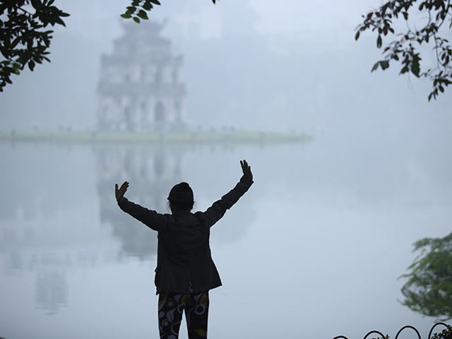 Tin tức trong ngày - Hà Nội thành "Sa Pa thứ hai" trong buổi sáng chớm thu