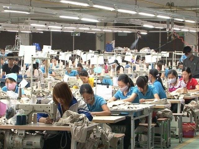 Thị trường - Tiêu dùng - Xuất khẩu dệt may ngắc ngoải vì... ổn định tỷ giá