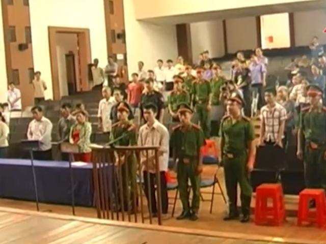 Pháp luật - Chú mâu thuẫn, cháu cầm dao “xử” người làm