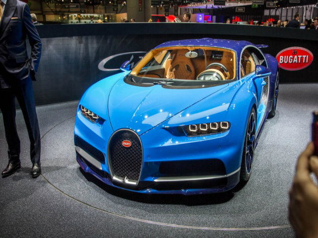 Tư vấn - Bugatti Chiron giá "cắt cổ" vẫn không làm "khó" được các đại gia