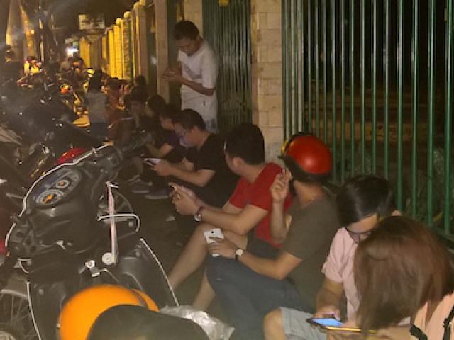 Tin tức trong ngày - Clip: Game thủ “vây” nhà thờ đấu Pokémon tại TPHCM