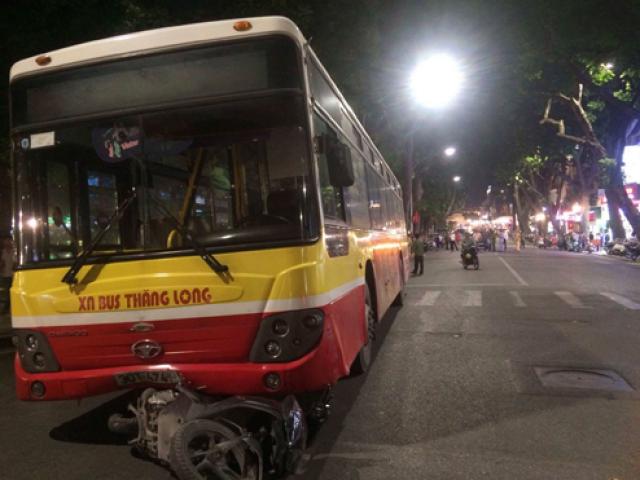 Tin tức trong ngày - Xe bus mất lái cán chết người trên phố Hà Nội