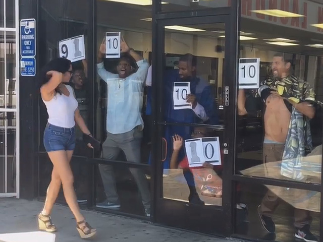 Video Clip Cười - Clip hài: Bá đạo với màn chấm điểm chị em