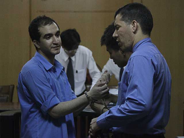 Pháp luật - Người nước ngoài trộm 1.600 USD rồi vùng chạy khỏi ngân hàng