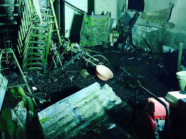 Tin tức trong ngày - Chập điện xe máy, 6 người chết thảm