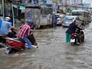 Tin tức trong ngày - Triều cường bất ngờ xuất hiện giữa trưa ở Sài Gòn