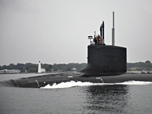 Hải quân Mỹ nhận tàu ngầm 2,7 tỉ đô của phu nhân Obama