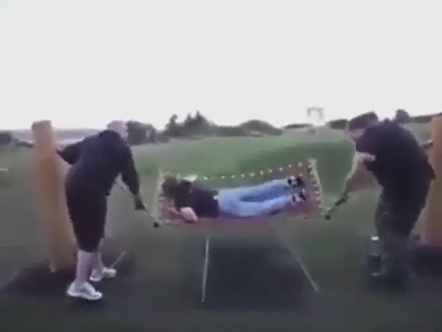 Video Clip Cười - Cái kết "thốn" cho anh chàng thích cảm giác mạnh