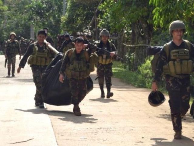 Thế giới - Đấu súng dữ dội, 12 lính Philippines bị khủng bố giết hại