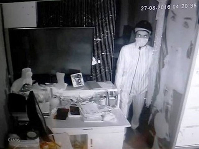 Pháp luật - Siêu trộm nẫng gần nửa tỉ đồng sau vài giây phá khóa