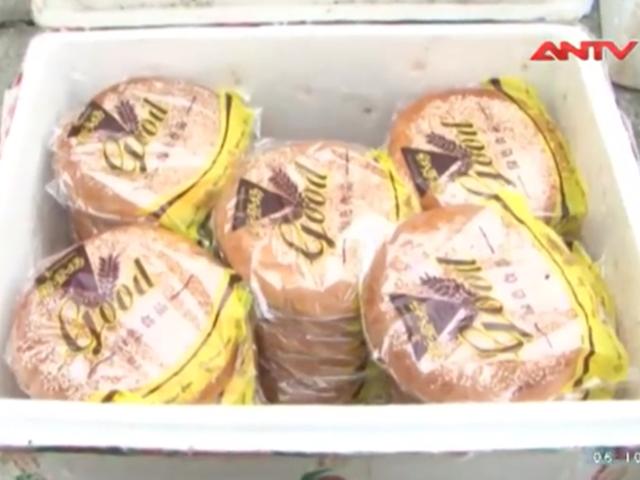 Thị trường - Tiêu dùng - Bánh Trung thu “tàu” tấp nập đổ về Việt Nam