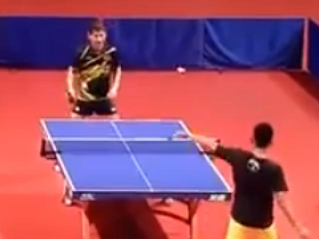 Thể thao - Lin Dan chơi bóng bàn kiểu cầu lông, cao thủ bái phục