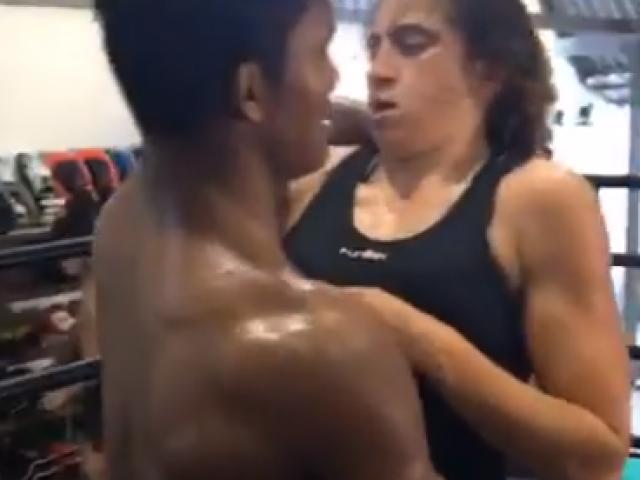 Thể thao - "Vua Muay Thái" tập với đả nữ chờ Đệ nhất Thiếu Lâm