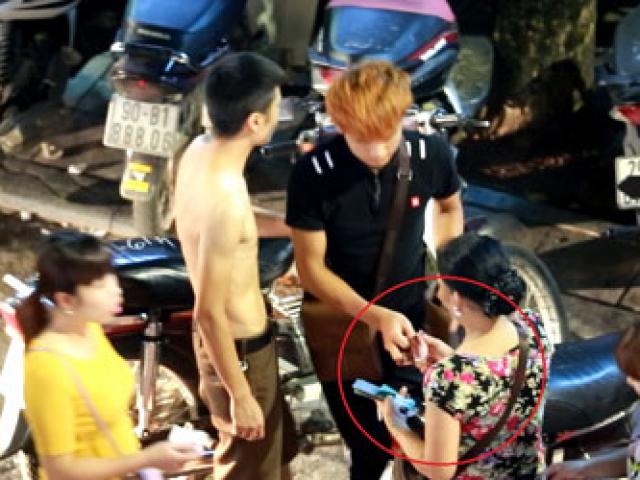 Tin tức trong ngày - Dân bị "chém" tiền gửi xe ở phố đi bộ Hồ Gươm, 50.000đ/lượt