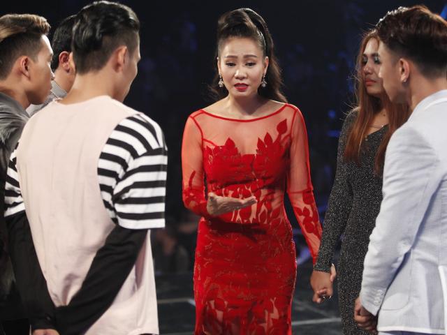 Ca nhạc - MTV - Thu Minh “mắng” thí sinh Vietnam Idol ngay trên sân khấu