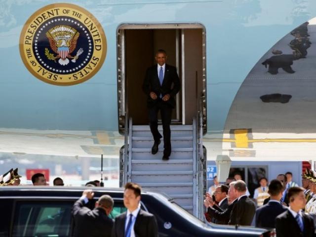 Thế giới - TQ "chơi khăm" Obama, không cấp xe thang xuống máy bay?