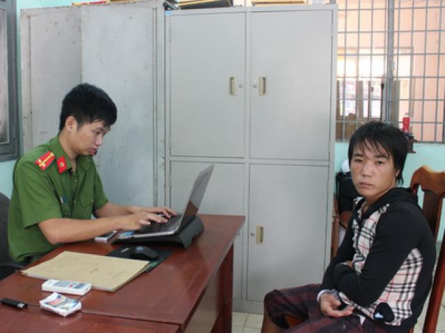 Pháp luật - Công an phường bị chém nhiều nhát lúc tuần tra