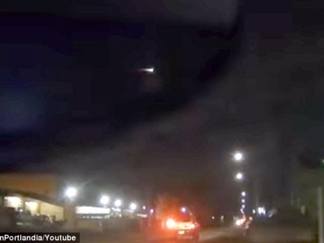 Phi thường - kỳ quặc - Quả cầu bí ẩn di chuyển cực nhanh trên bầu trời Mỹ