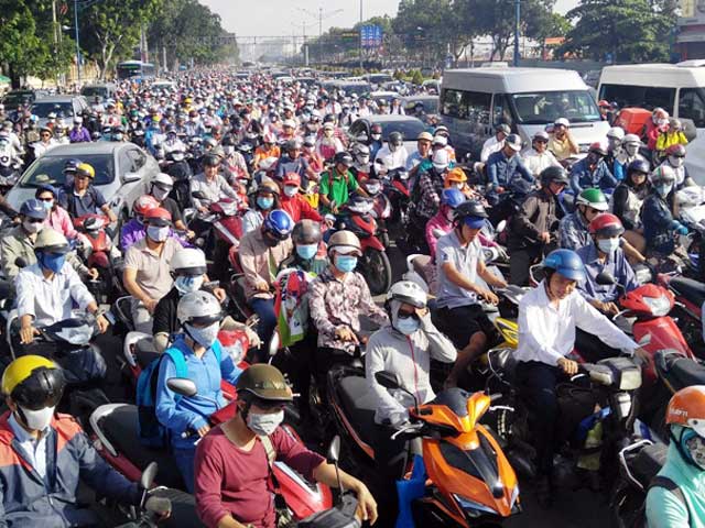 Tin tức trong ngày - Ngày đầu sau nghỉ lễ: Người - xe ken đặc phố xá Sài Gòn