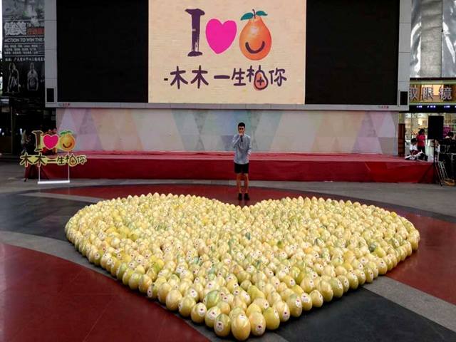 Bạn trẻ - Cuộc sống - Nam sinh mua 999 quả bưởi tỏ tình với người trong mộng