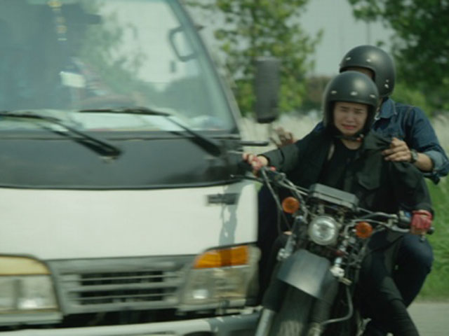 Phim - "Cám" Lan Ngọc suýt chết vì bị ô tô đâm khi đóng phim