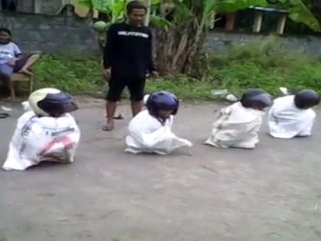 Video Clip Cười - Clip hài: Cuộc thi chạy "độc nhất vô nhị"