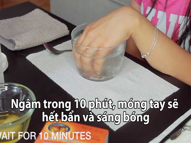 Làm đẹp - Làm sao để móng tay không bị bong tróc màu sơn?