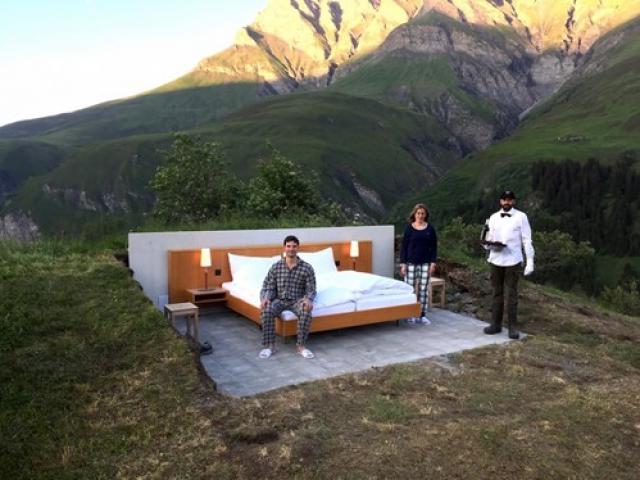 Khách sạn lộ thiên "siêu độc" trên đỉnh núi ở Thụy Sĩ