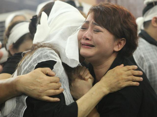 Phim - Vợ con khóc lặng trong lễ viếng nghệ sĩ Hán Văn Tình