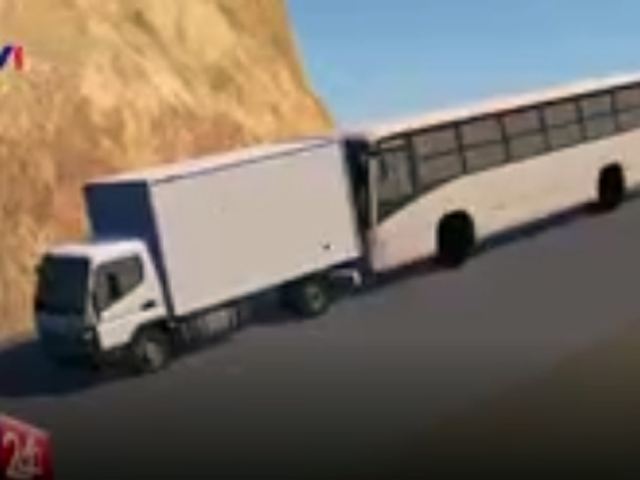 Clip mô phỏng tình huống xe tải “dìu“ xe khách đổ đèo