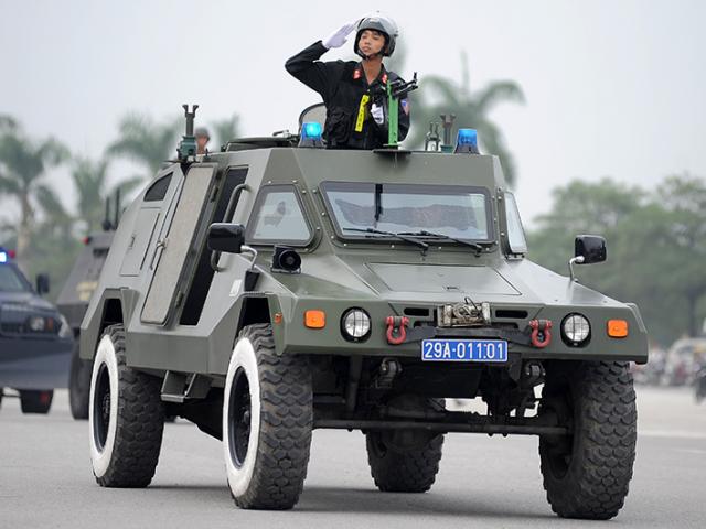 Tin tức trong ngày - Ngắm dàn xe chống đạn “khủng” của lực lượng CSCĐ