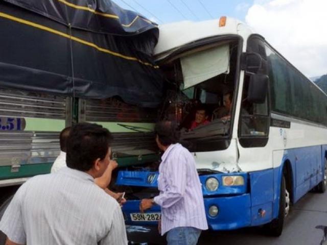 Tin tức trong ngày - Lái xe "mổ xẻ" kỳ tích của tài xế xe tải cứu xe khách