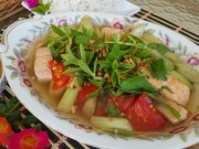 Ẩm thực - Canh chua cá hồi vừa thổi vừa ăn